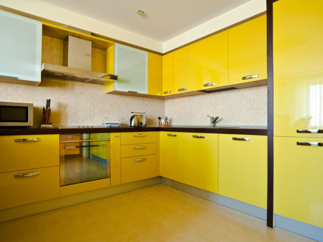 Желтые кухни